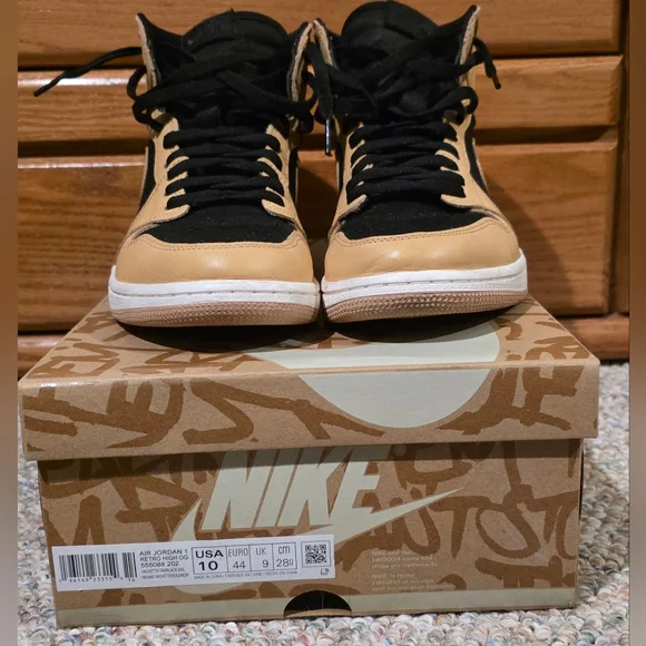 Nike Air Jordan 1 High OG Heirloom Size Mens 10 / Womans 11.5 - Picture 4 of 4